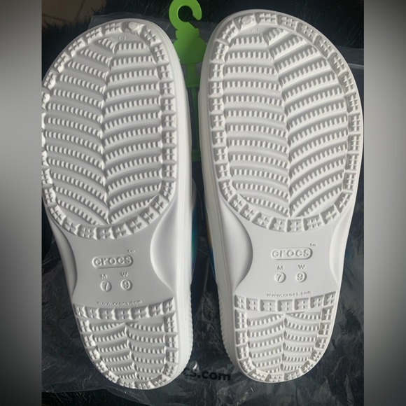 NWT multi colored double strap Crocs, all charms included. Size 9 in Woman - Picture 5 of 5